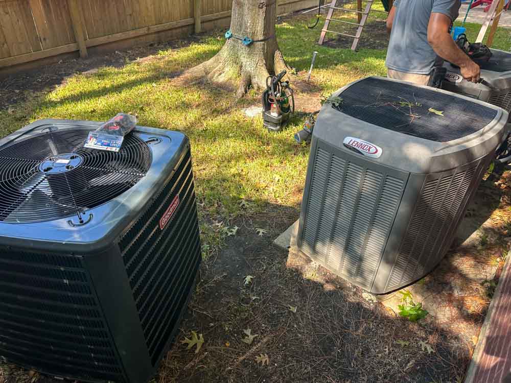 Expert J.Tullos Service technician evaluating a home for the best air conditioning solution in Pasadena, TX